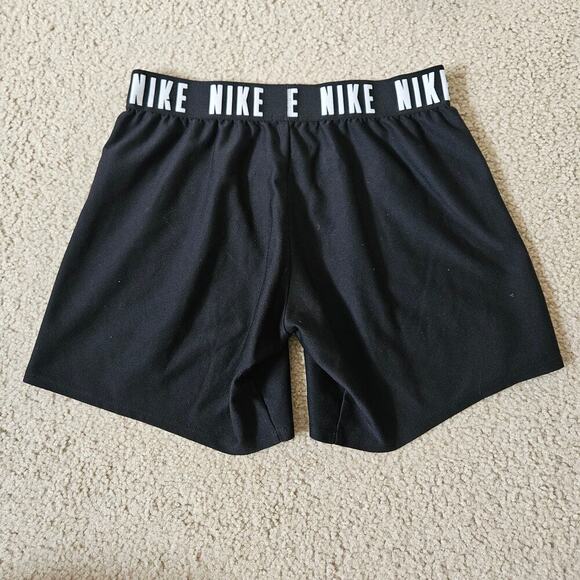 Nike sports shorts medium - Picture 2 of 8